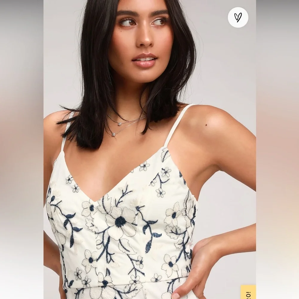 NWT Starleena White and Blue Floral Embroidered Bodycon Midi Dress - Picture 3 of 6